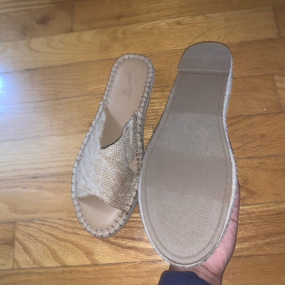 Universal Thread Flatform Straw Sandals - Picture 4 of 4